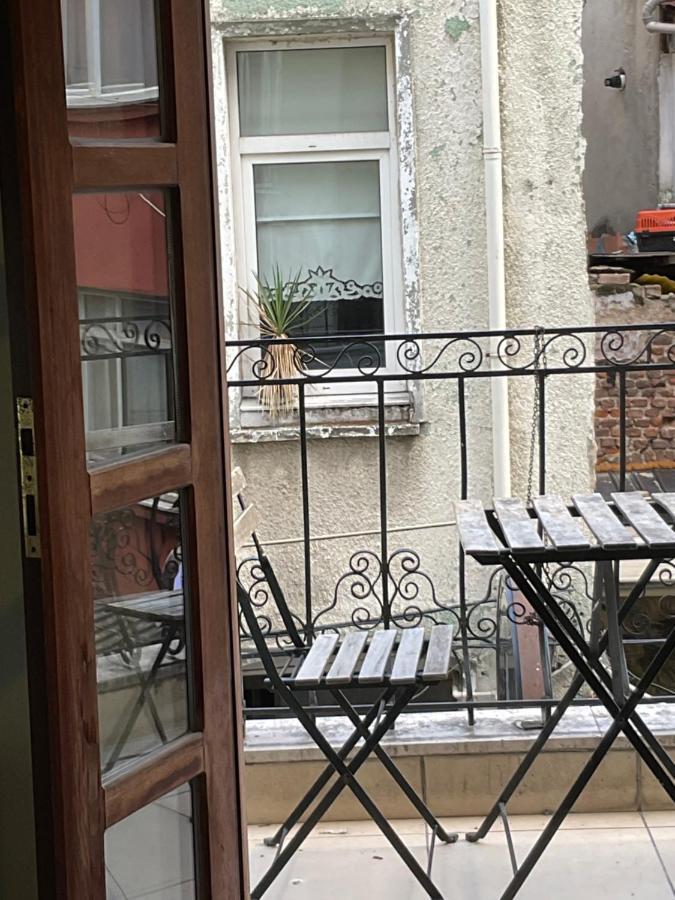 The Hub Hostel Istanbul Exterior photo